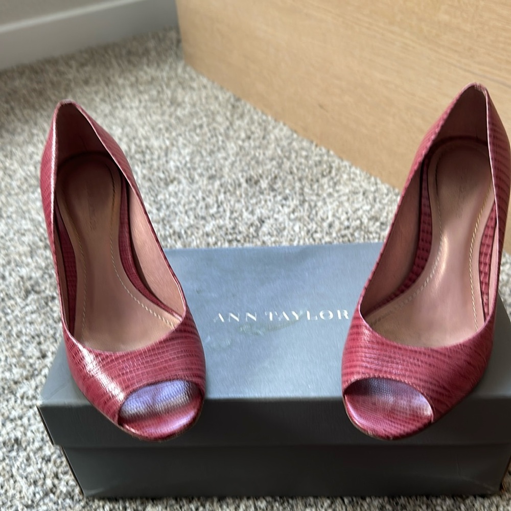 Ann Taylor’s women shoes size 6, heels, used model Tuscany, watermelon color